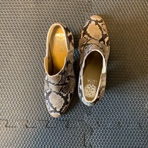 NEVER WORN: Vince Camuto snake skin booties